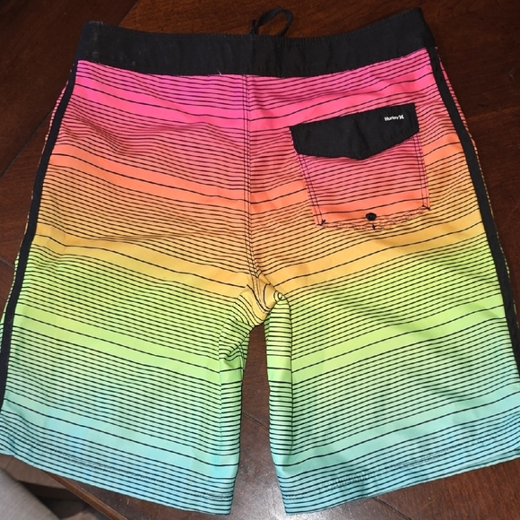 (J35) Hurley Vibrant Striped Swim Shorts - Picture 5 of 8